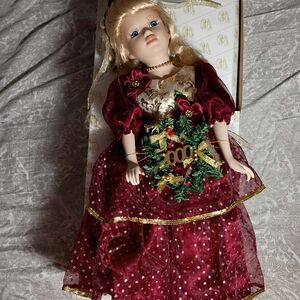 Collectable Heritage Signature Collection Doll. 2000 Named "Holly"